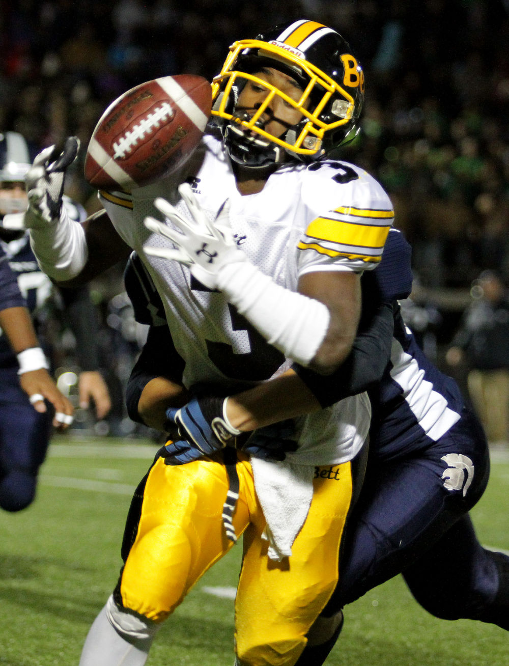 091214-bett-fball02